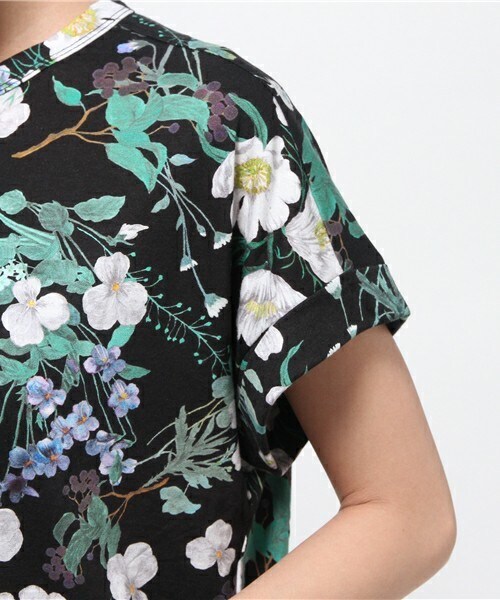 mame(マメ)の「mame フラワープリントTシャツ(Tシャツ/カットソー・レディース・ブラック・2)」の4枚目の写真