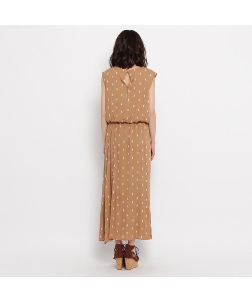 OZOC（オゾック）の「総柄マキシワンピース（ワンピース/ドレス・レディース・キャメル/オフホワイト/ネイビー・その他）」の6枚目の写真