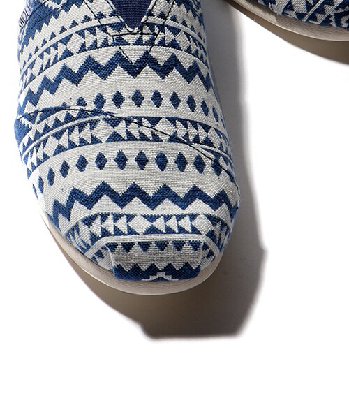 TOMS（トムス）の「SEASONAL CLASSIC（シューズ・メンズ・ネイビー/ダークネイビー・8H/9.0/9H）」の4枚目の写真