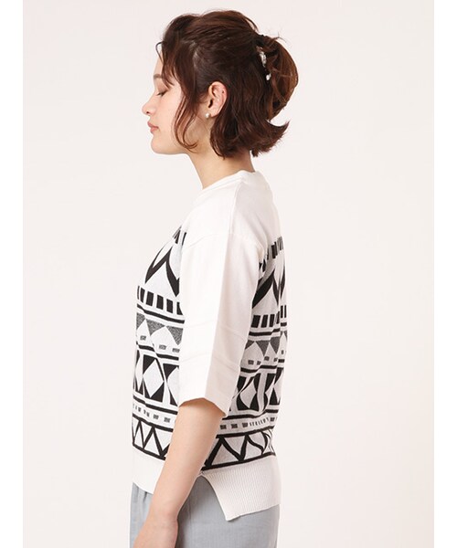 w closet(ダブルクローゼット)の「幾何柄ジャガードニット(トップス・レディース・オフホワイト/ピンクベージュ/ネイビー・FREE)」の5枚目の写真