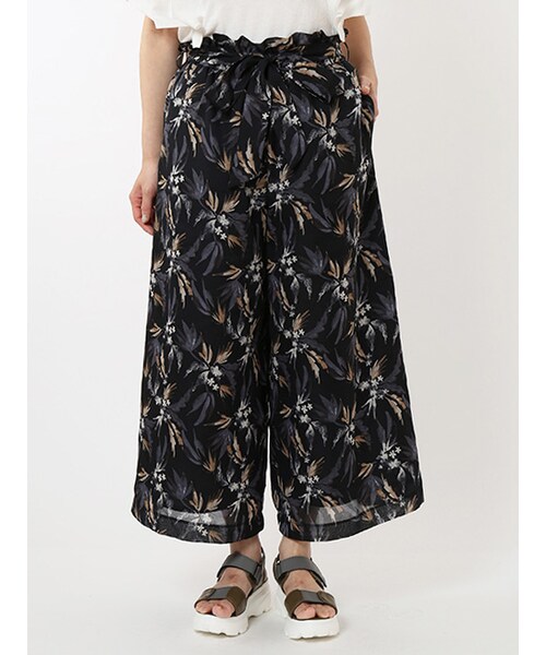 W Closet ダブルクローゼット の ボタニカル柄ワイドパンツ パンツ Wear