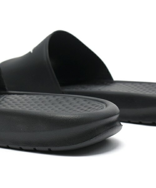 NIKE SPORTSWEAR（ナイキスポーツウェアー）の「ユニセックス ナイキ ベナッシ シャワーサンダル NIKE BENASSI SHOWER SLIDE 819024-010（サンダル・レディース・ブラック・24cm/25cm/26cm/27cm/28cm）」の9枚目の写真