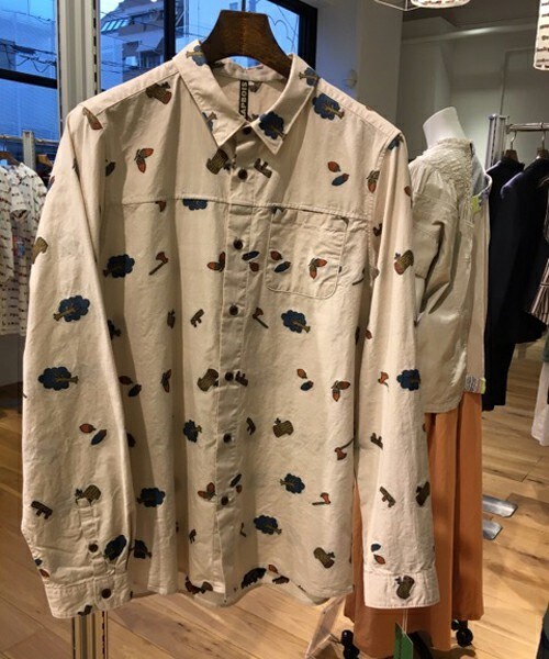 FRAPBOIS(フラボア)の「アコーンズ(シャツ/ブラウス・レディース・ベージュ/グレー・1/2)」の3枚目の写真