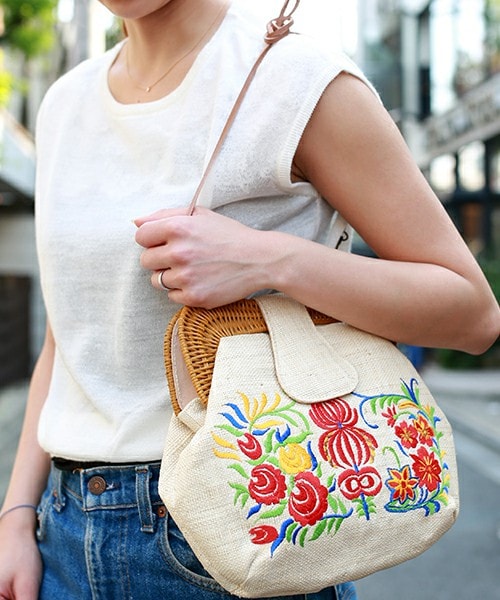 Larone（ラロネ）の「別注 フラワー刺繍カゴバッグ（）」 - WEAR 
