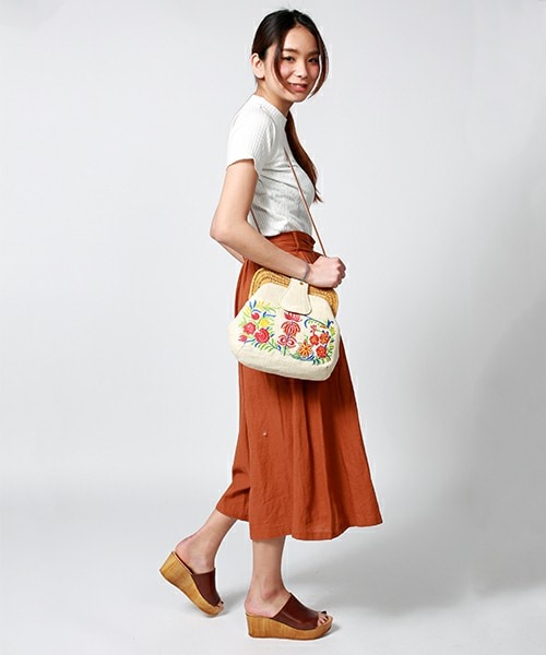 Larone（ラロネ）の「別注 フラワー刺繍カゴバッグ（）」 - WEAR 