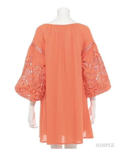 SNIDEL（スナイデル）の「スリーブ刺繍ワンピース（ミニワンピース・レディース・OWHT/ORG/BLK・F）」の5枚目の写真