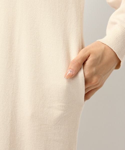 Heather（ヘザー）の「12GVネックロングワンピース長袖（ワンピース/ドレス・ピンクベージュ/グレー系・FREE）」の8枚目の写真