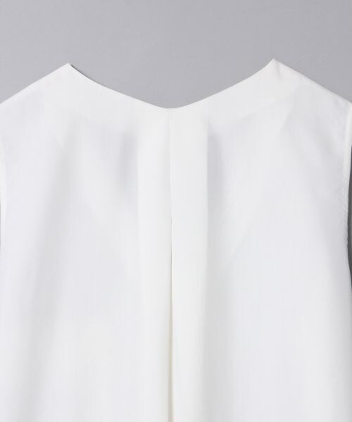 JEANASIS（ジーナシス）の「ビンテージVノースリーブ（トップス・ホワイト()/ブラック()/サーモンピンク()・FREE）」の11枚目の写真