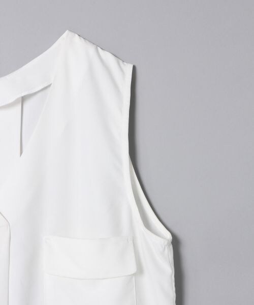 JEANASIS（ジーナシス）の「ビンテージVノースリーブ（トップス・ホワイト()/ブラック()/サーモンピンク()・FREE）」の8枚目の写真