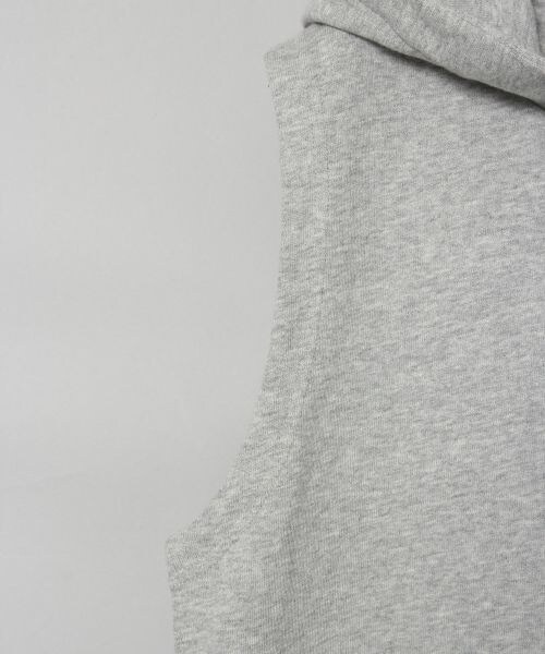 JEANASIS（ジーナシス）の「フードスリットノースリーブ（トップス・ホワイト()/グレー()・FREE）」の6枚目の写真