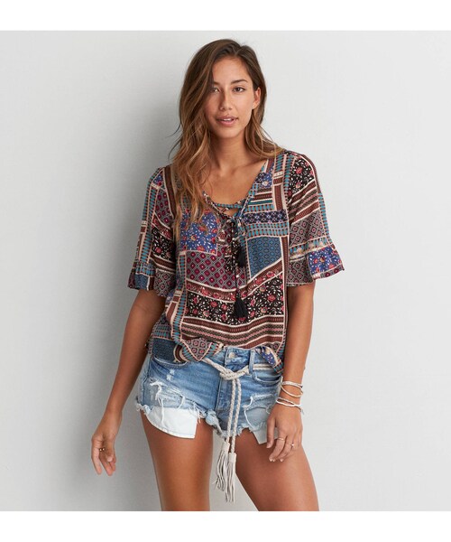 American Eagle(アメリカンイーグル)の「AEOレースアップベルスリーブブラウス(シャツ/ブラウス・レディース・ブラック/マルチ・S/XXS/M/XS/L/XL)」の2枚目の写真