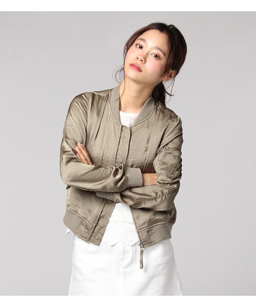 PAGEBOY（ページボーイ）の「サテンMA-1ブルゾン（ジャケット/アウター・レディース・ライトグレー/ブラック/ベージュ/カーキ）」の4枚目の写真