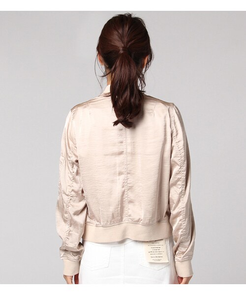PAGEBOY（ページボーイ）の「サテンMA-1ブルゾン（ジャケット/アウター・レディース・ライトグレー/ブラック/ベージュ/カーキ）」の5枚目の写真