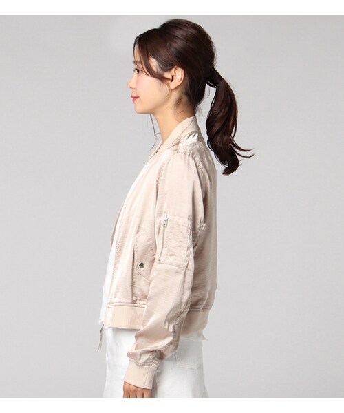 PAGEBOY（ページボーイ）の「サテンMA-1ブルゾン（ジャケット/アウター・レディース・ライトグレー/ブラック/ベージュ/カーキ）」の6枚目の写真