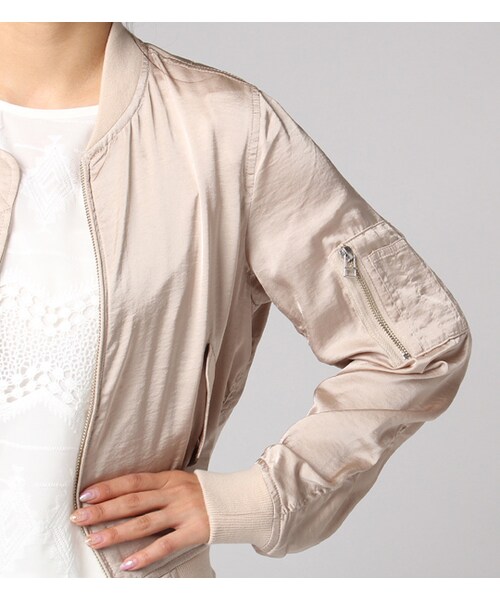 PAGEBOY（ページボーイ）の「サテンMA-1ブルゾン（ジャケット/アウター・レディース・ライトグレー/ブラック/ベージュ/カーキ）」の9枚目の写真