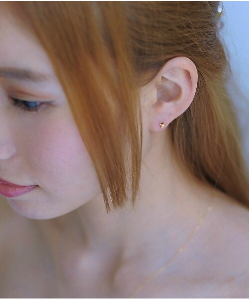 pinacoteca（ピナコテーカ）の「ピナコテーカ 465 ミルグレイン フローラル クロス スタッド ピアス（ピアス（両耳用）・レディース・ゴールド・Free）」の2枚目の写真