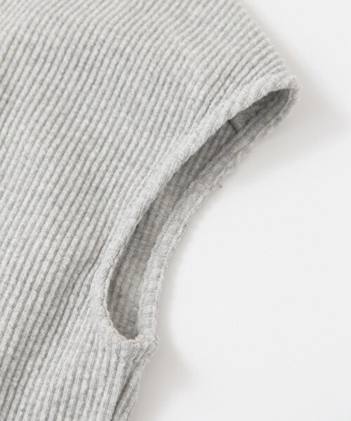 KBF（ケイビーエフ）の「兩穿式荷葉邊下襬棉質上衣（トップス・レディース・象牙白/淺灰色/黑色・one）」の12枚目の写真