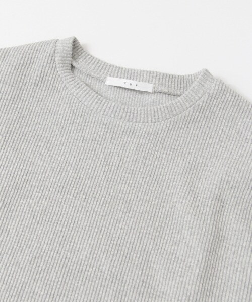 KBF（ケイビーエフ）の「兩穿式荷葉邊下襬棉質上衣（トップス・レディース・象牙白/淺灰色/黑色・one）」の11枚目の写真