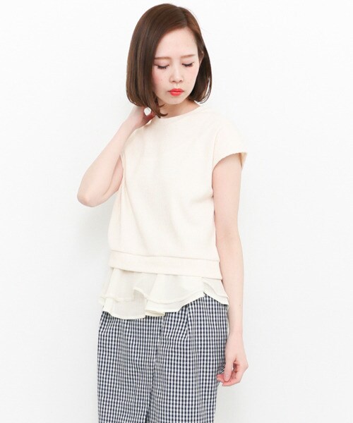 KBF（ケイビーエフ）の「兩穿式荷葉邊下襬棉質上衣（トップス・レディース・象牙白/淺灰色/黑色・one）」の4枚目の写真