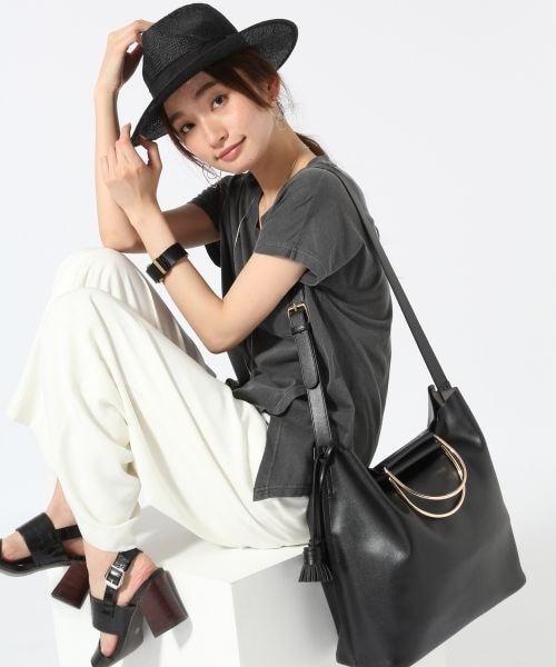 JEANASIS（ジーナシス）の「メタルハンドルワンショルダー（バッグ・ブラック()/ベージュ()・FREE）」の8枚目の写真