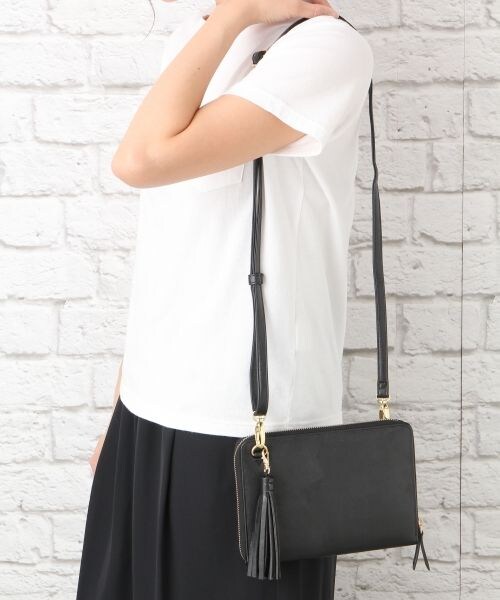 LEPSIM(レプシィム)の「マタニティ/ボシテチョウショルダー(バッグ・ブラック/ライトベージュ/ブルー・ONE SIZE)」の1枚目の写真