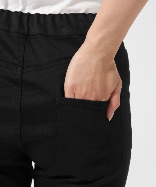 LEPSIM（レプシィム）の「マタニティ／ストレッチベーシックスリムパンツ（パンツ・オフ/ブラック/ベージュ/ネイビー・M/L）」の10枚目の写真