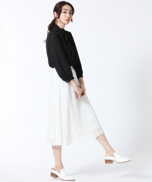 A part by（アパートバイ）の「シフォンタイツキハイネックブラウス（トップス・ホワイト/ブラック・F）」の3枚目の写真