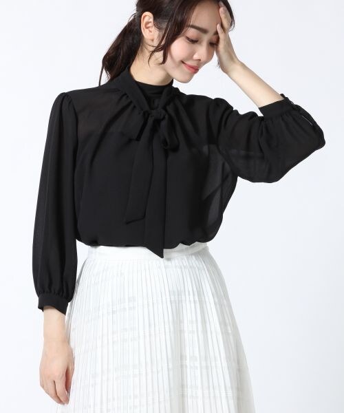 A part by（アパートバイ）の「シフォンタイツキハイネックブラウス（トップス・ホワイト/ブラック・F）」の2枚目の写真