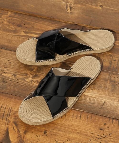 LOWRYS FARM(ローリーズファーム)の「★NEWカラー登場★クロスサンダル/LOWRYS FARM+(シューズ・オフカタオシ/エナメルオフ/FSブラック/カタオシブラック/エナメルブラック/シルバー/予約受付中 オレンジ/FSキャメル/予約受付中 カーキ・M(23-23.5)/L(24-24.5))」の3枚目の写真