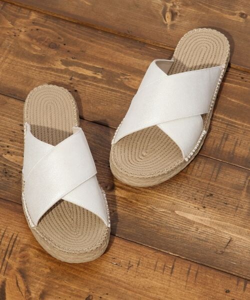 LOWRYS FARM(ローリーズファーム)の「★NEWカラー登場★クロスサンダル/LOWRYS FARM+(シューズ・オフカタオシ/エナメルオフ/FSブラック/カタオシブラック/エナメルブラック/シルバー/予約受付中 オレンジ/FSキャメル/予約受付中 カーキ・M(23-23.5)/L(24-24.5))」の7枚目の写真