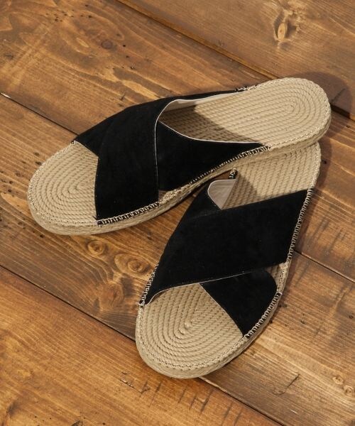 LOWRYS FARM(ローリーズファーム)の「★NEWカラー登場★クロスサンダル/LOWRYS FARM+(シューズ・オフカタオシ/エナメルオフ/FSブラック/カタオシブラック/エナメルブラック/シルバー/予約受付中 オレンジ/FSキャメル/予約受付中 カーキ・M(23-23.5)/L(24-24.5))」の2枚目の写真
