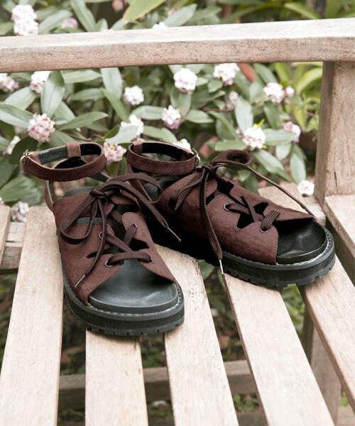 LOWRYS FARM（ローリーズファーム）の「レースアップサンダル（シューズ・ブラック/ベージュ/ブラウン・M(23-23.5)/L(24-24.5)）」の2枚目の写真