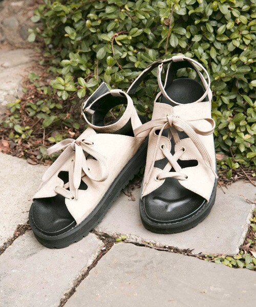 LOWRYS FARM（ローリーズファーム）の「レースアップサンダル（シューズ・ブラック/ベージュ/ブラウン・M(23-23.5)/L(24-24.5)）」の3枚目の写真