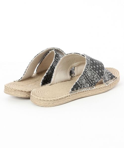 LOWRYS FARM（ローリーズファーム）の「★先行予約アイテム★フラットサンダル（シューズ・バンダナ柄/ブラック/キャメル・M(23-23.5)/L(24-24.5)）」の7枚目の写真