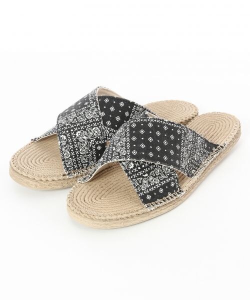 LOWRYS FARM（ローリーズファーム）の「★先行予約アイテム★フラットサンダル（シューズ・バンダナ柄/ブラック/キャメル・M(23-23.5)/L(24-24.5)）」の4枚目の写真