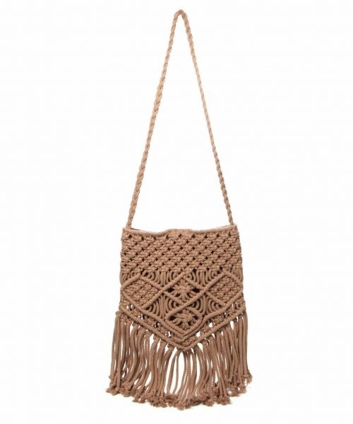 A part by(アパートバイ)の「マクラメフリンジショルダー(バッグ・オフホワイト/ベージュ・ナシ)」の4枚目の写真
