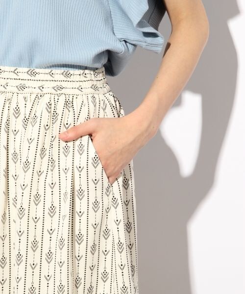 LOWRYS FARM（ローリーズファーム）の「★先行予約アイテム★Ｐキカガラキュロット（パンツ・オフ/ブラック・F）」の7枚目の写真