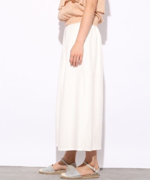 LOWRYS FARM（ローリーズファーム）の「ワイドタックスカンツ（パンツ・オフ/ブラック/ベージュ/デニム/ネイビー・F）」の6枚目の写真