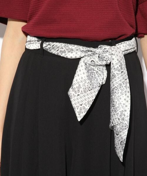 LOWRYS FARM（ローリーズファーム）の「★先行予約アイテム★スカーフツキスカーチョ（パンツ・ブラック/ベージュ/ブルー・F）」の6枚目の写真