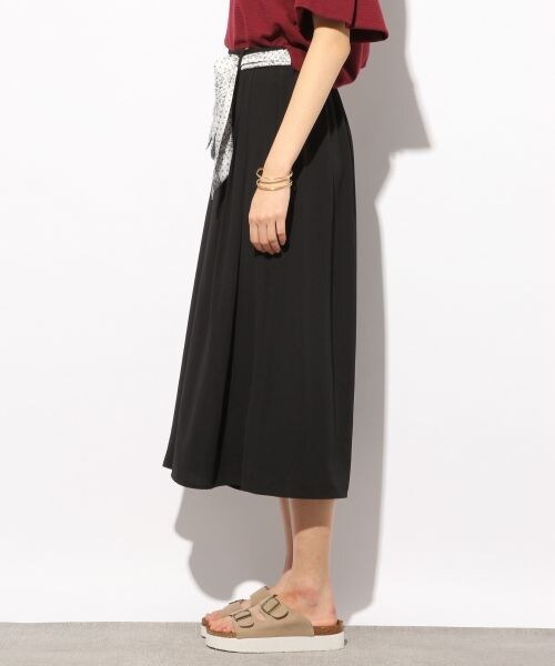 LOWRYS FARM（ローリーズファーム）の「★先行予約アイテム★スカーフツキスカーチョ（パンツ・ブラック/ベージュ/ブルー・F）」の4枚目の写真