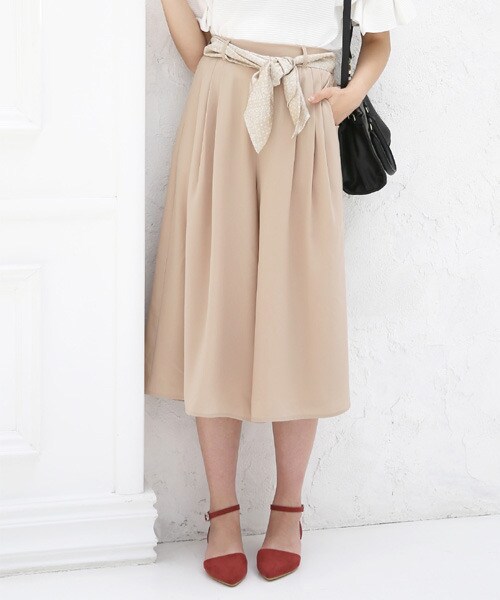 LOWRYS FARM（ローリーズファーム）の「★先行予約アイテム★スカーフツキスカーチョ（パンツ・ブラック/ベージュ/ブルー・F）」の2枚目の写真