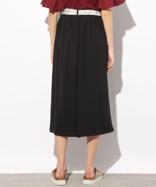 LOWRYS FARM（ローリーズファーム）の「★先行予約アイテム★スカーフツキスカーチョ（パンツ・ブラック/ベージュ/ブルー・F）」の5枚目の写真