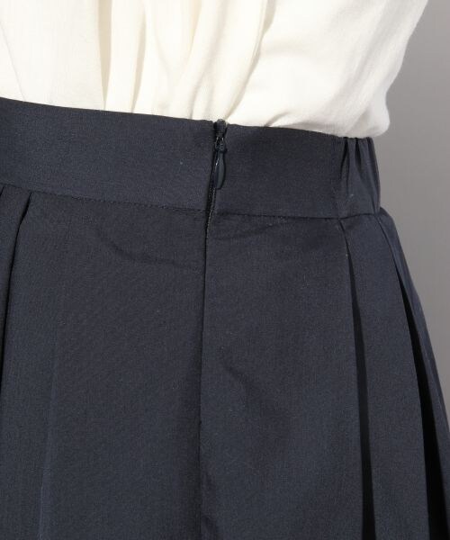 LOWRYS FARM（ローリーズファーム）の「タイプライタータックスカート（スカート・ブラック/ベージュ/ネイビー・F）」の9枚目の写真