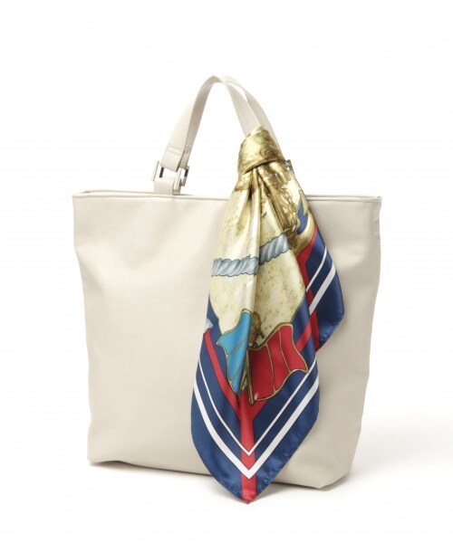 LOWRYS FARM（ローリーズファーム）の「スカーフツキトート（バッグ・ブラック09/ベージュ/ブラウン/ブルー・ナシ）」の3枚目の写真