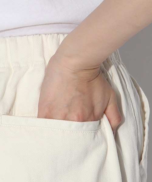 niko and...(ニコアンド)の「ベーカーワイドパンツ(パンツ・オフホワイト/ベージュ/カーキ/ネイビー・M/L)」の13枚目の写真