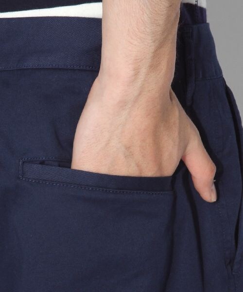 niko and...(ニコアンド)の「MEN'S チノショートパンツ(パンツ・オフホワイト/レッド/ベージュ/グリーン/ネイビー・M/L)」の11枚目の写真