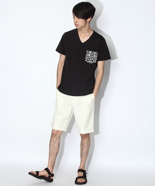 niko and...(ニコアンド)の「MEN'S チノショートパンツ(パンツ・オフホワイト/レッド/ベージュ/グリーン/ネイビー・M/L)」の1枚目の写真