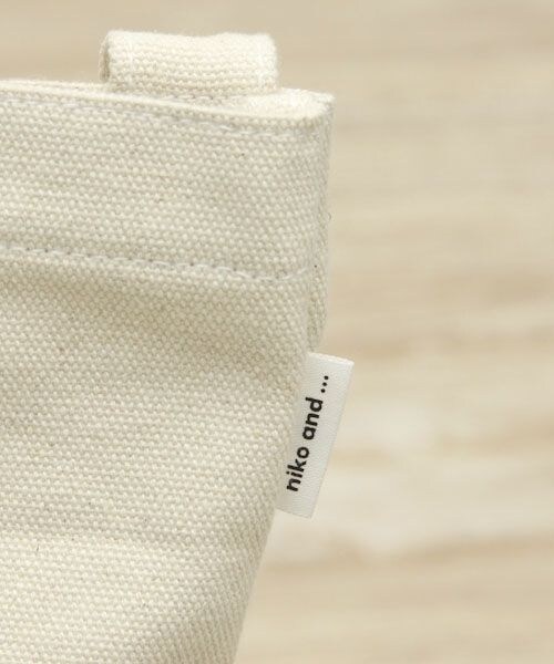 niko and...（ニコアンド）の「オリジナル ニコロゴトートバッグ 2WAY（バッグ・ホワイト/ブラック/ブルー・F）」の5枚目の写真