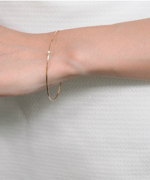 les desseins de DIEU（レデッサンドゥデュー）の「レ デッサン ドゥ デュー 923 ソリッドゴールド 金線 6本爪 一粒ダイヤモンド バングル 0.9ミリ 0.05ct（バングル/リストバンド・レディース・ゴールド・19cm）」の2枚目の写真