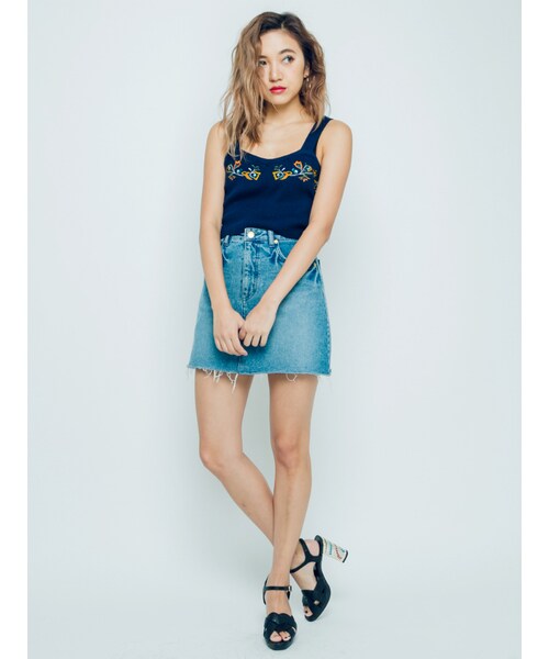 EVRIS（エヴリス）の「ダメージ ヘムデニムスカート（スカート・レディース・アイスブルー/インディゴ）」の4枚目の写真